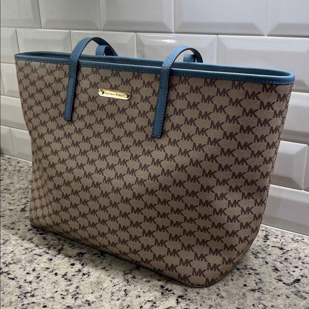 Michael Kors Studio Heritage Signature Emry Zip Top Tote NWOT - Picture 3 of 10